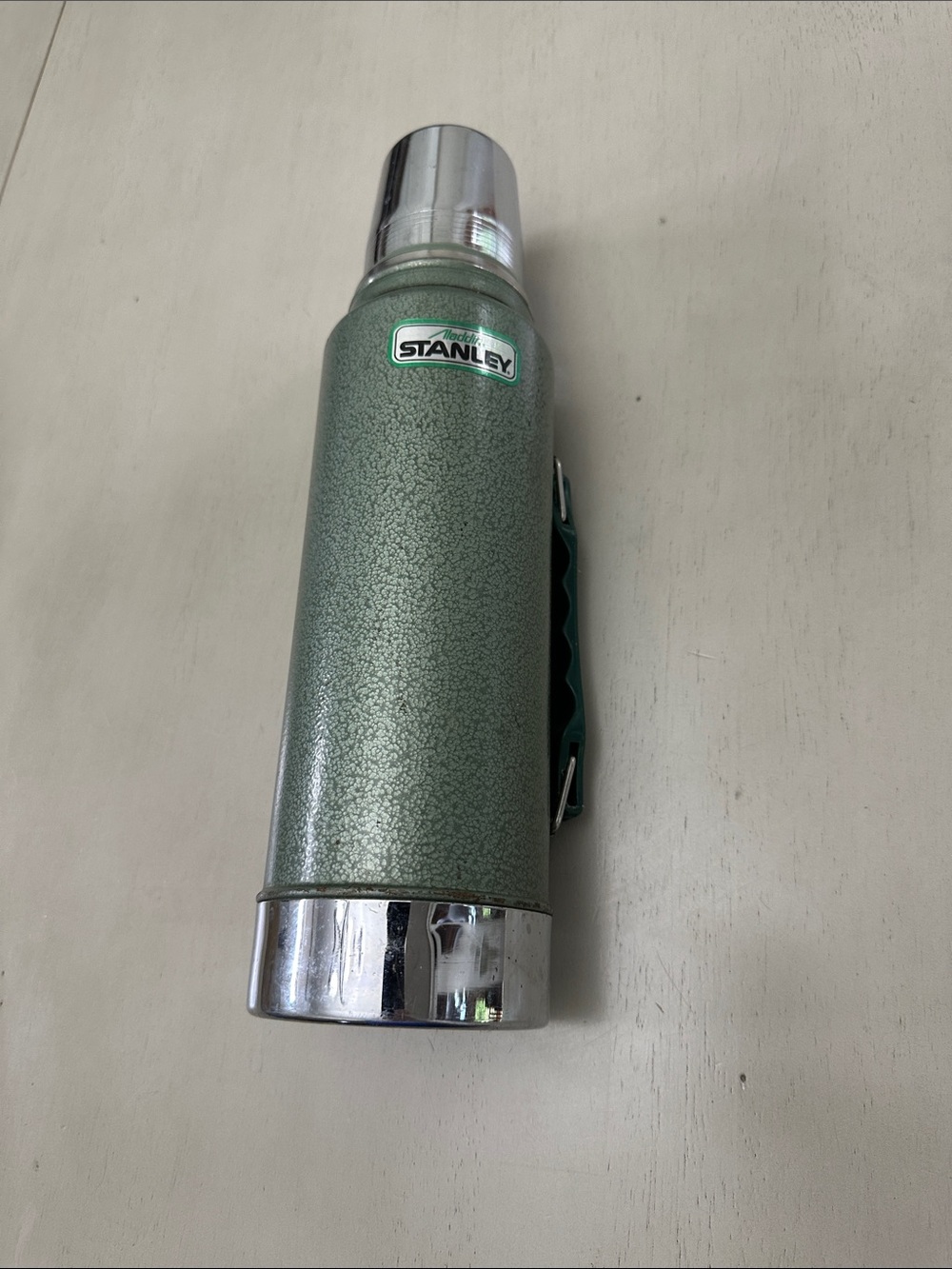 Vintage 1985 Aladdin Stanley Thermos 1 Quart Green Hammertone A-944DH